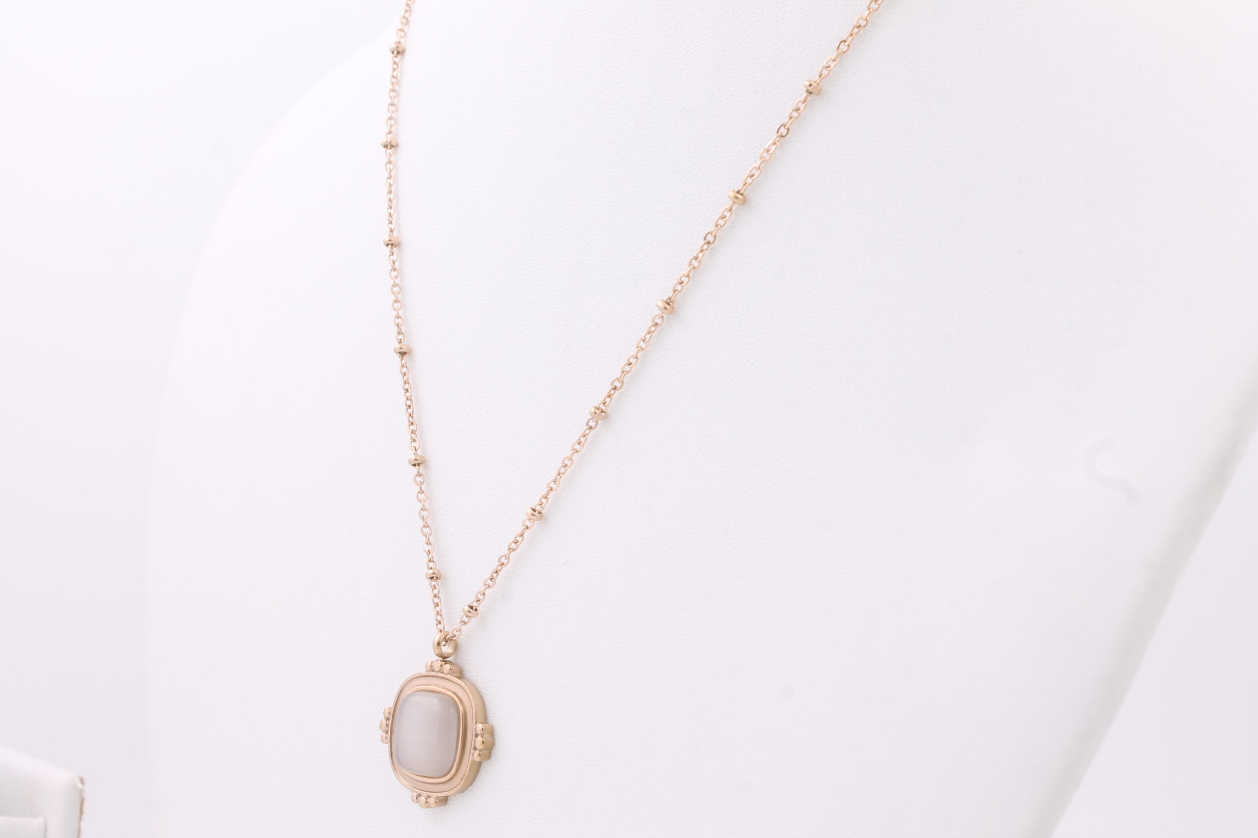 WHITE STONE SQUARE PENDANT CHAIN