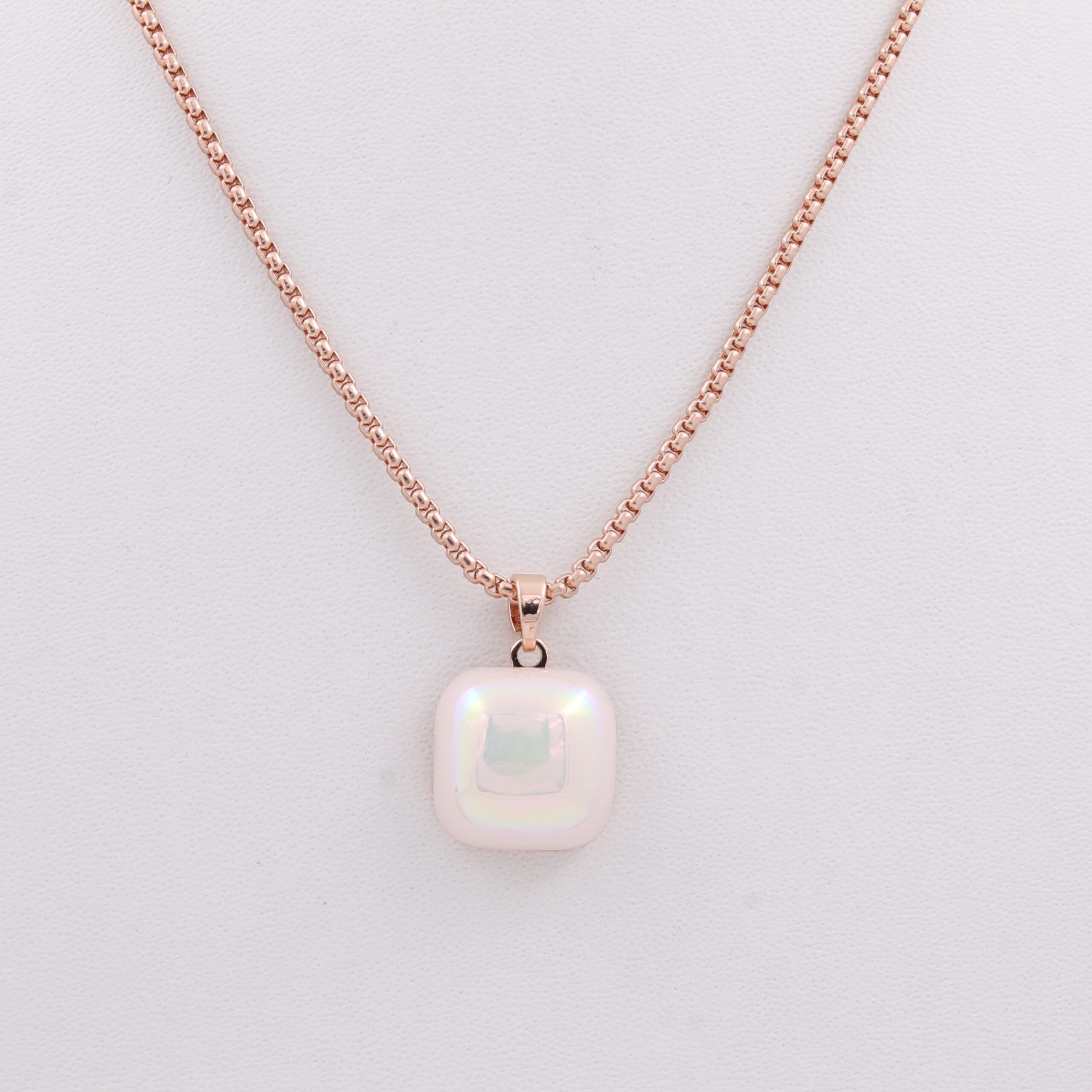 WHITE SQUARE PEARL PENDANT CHAIN