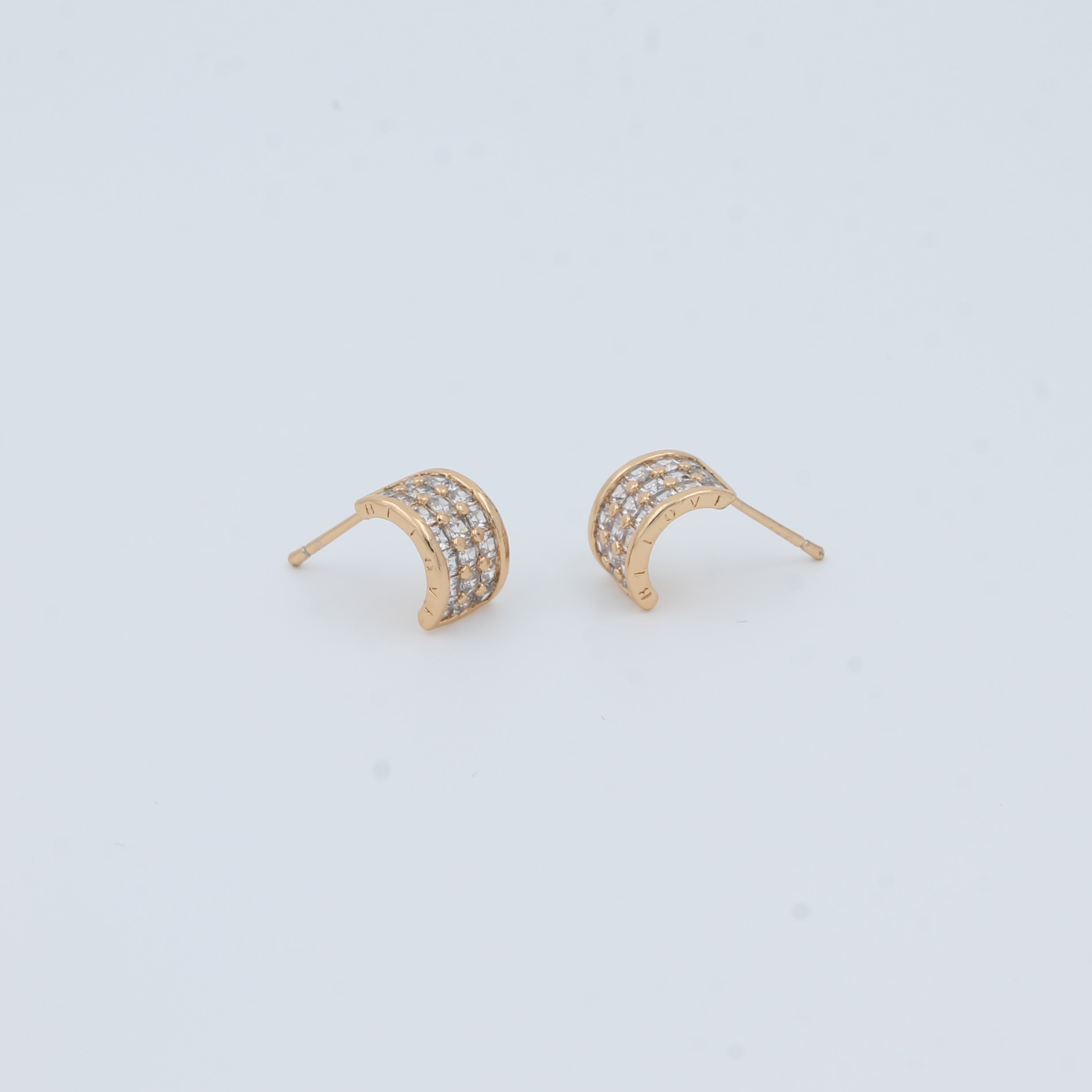 GOLDEN STUD EARRINGS WITH DIAMOND