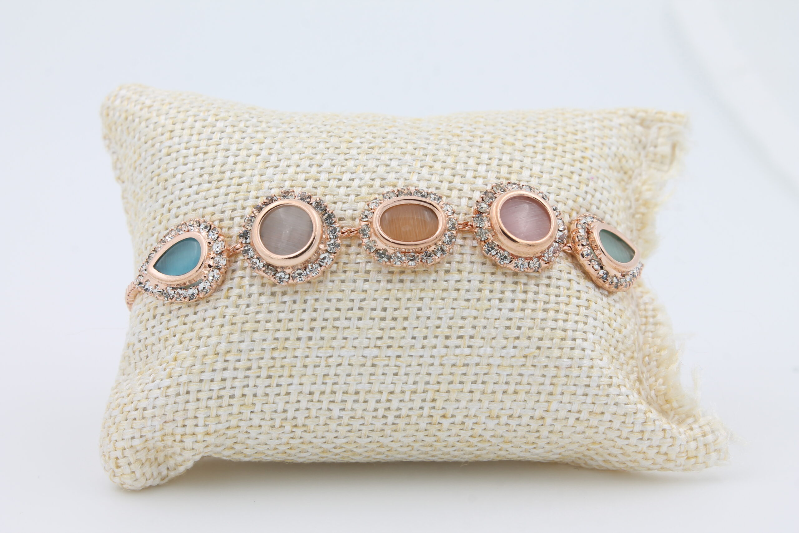 MULTICOLOUR STONE GOLDEN BRACELATE