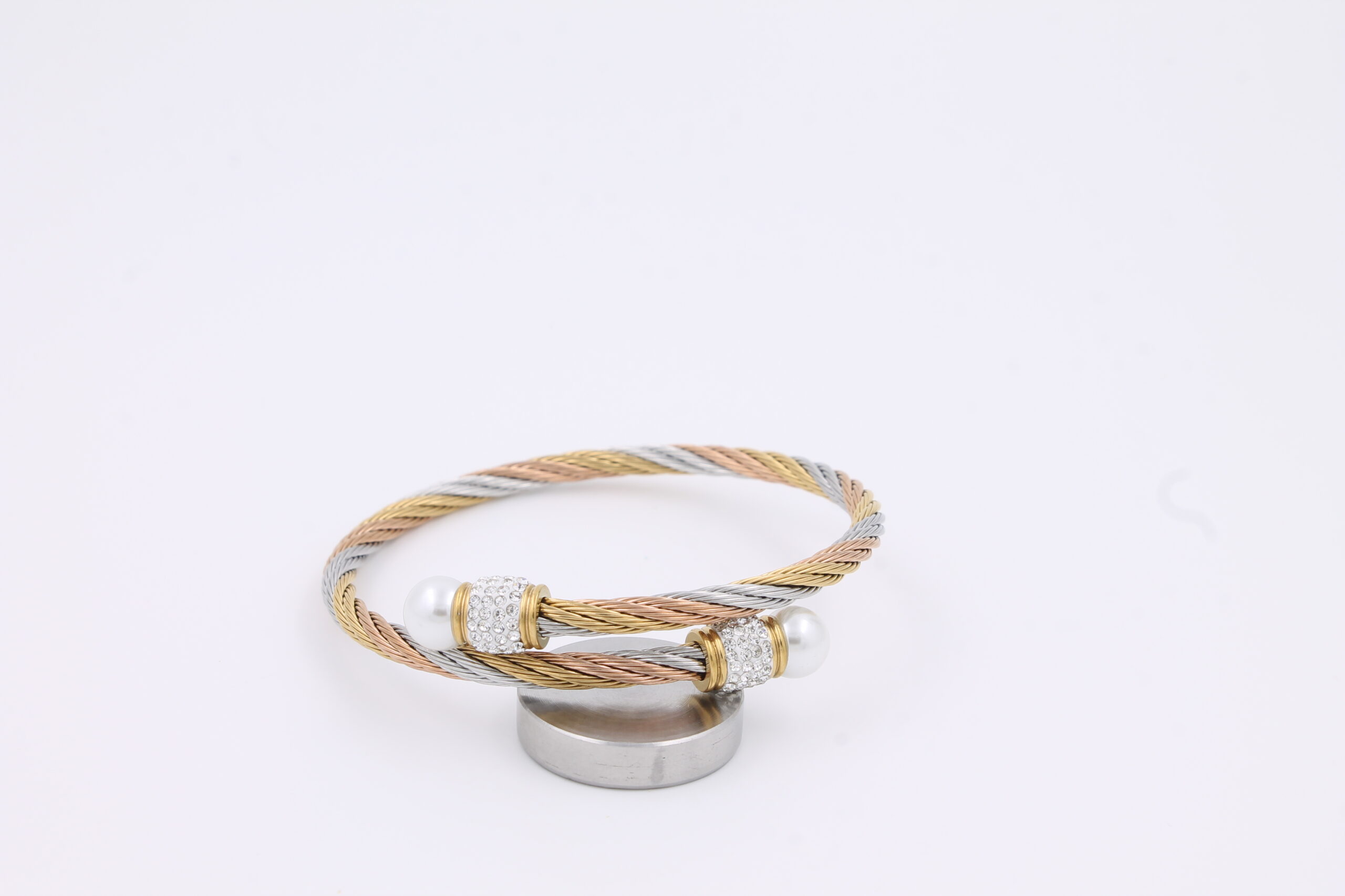 KADA TYPE ROUND OR WIND UP GOLDEN BRACELATE