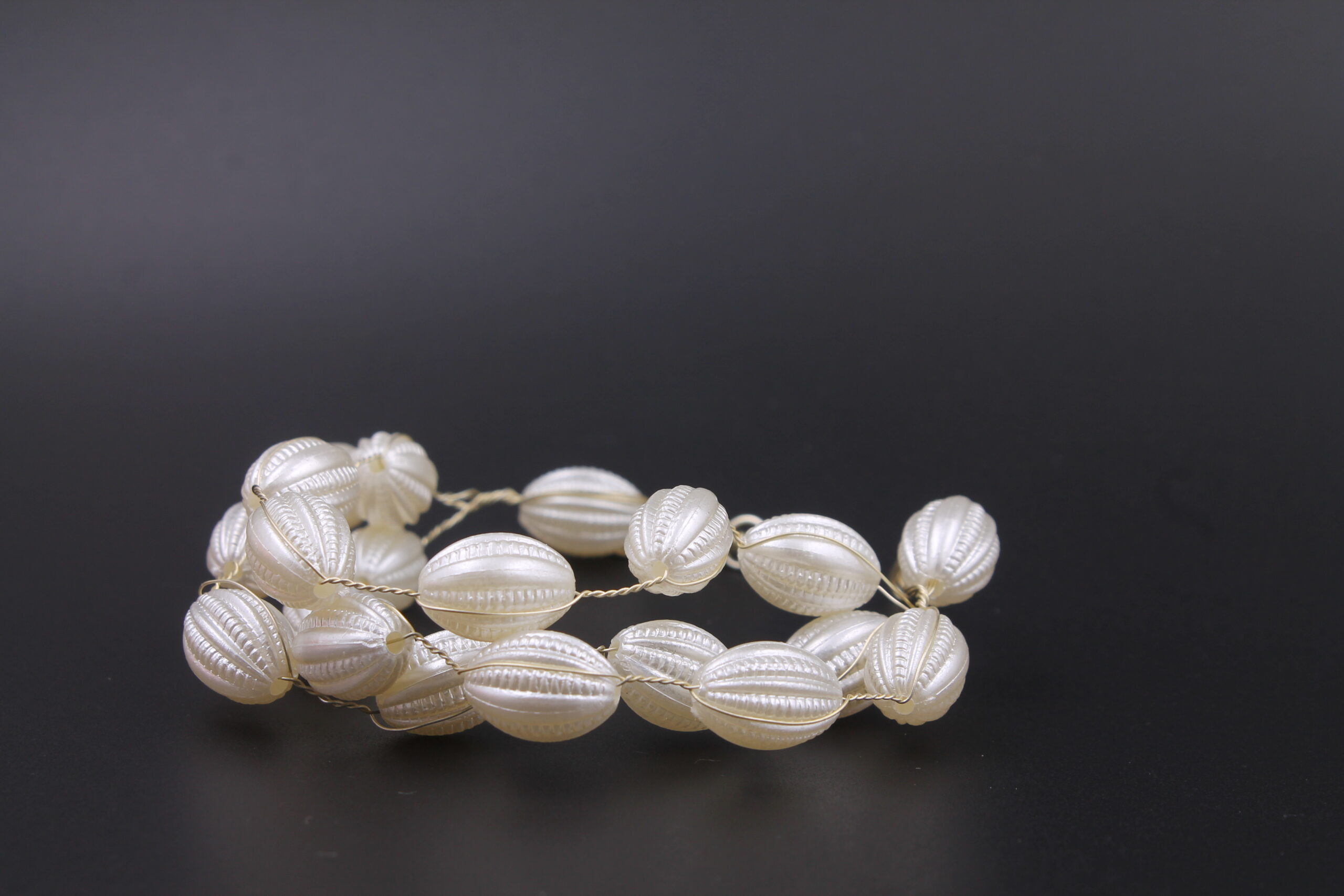 WHITE PEARL MESH BRACELATE - Image 3