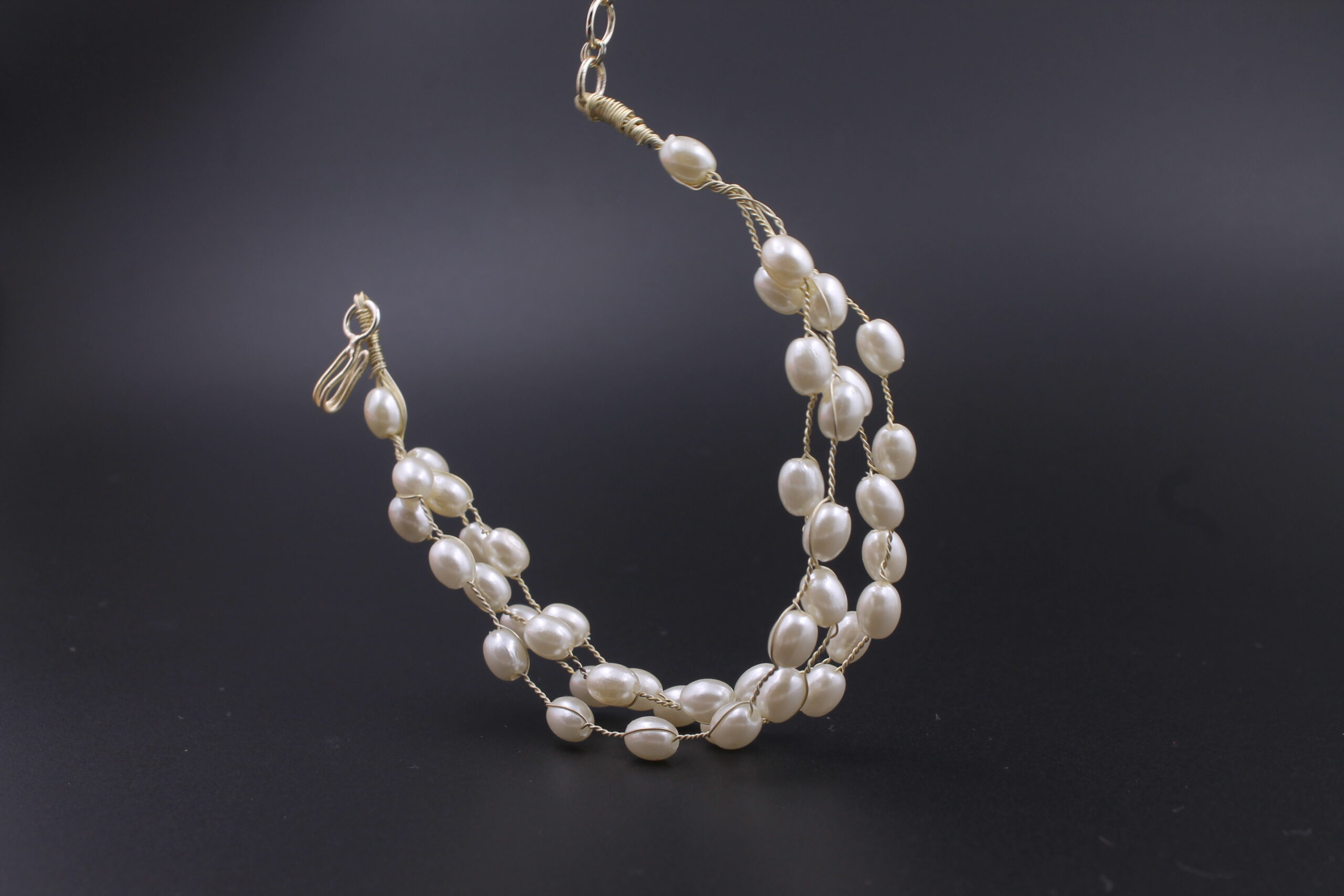 WHITE PEARL MESH BRACELATE