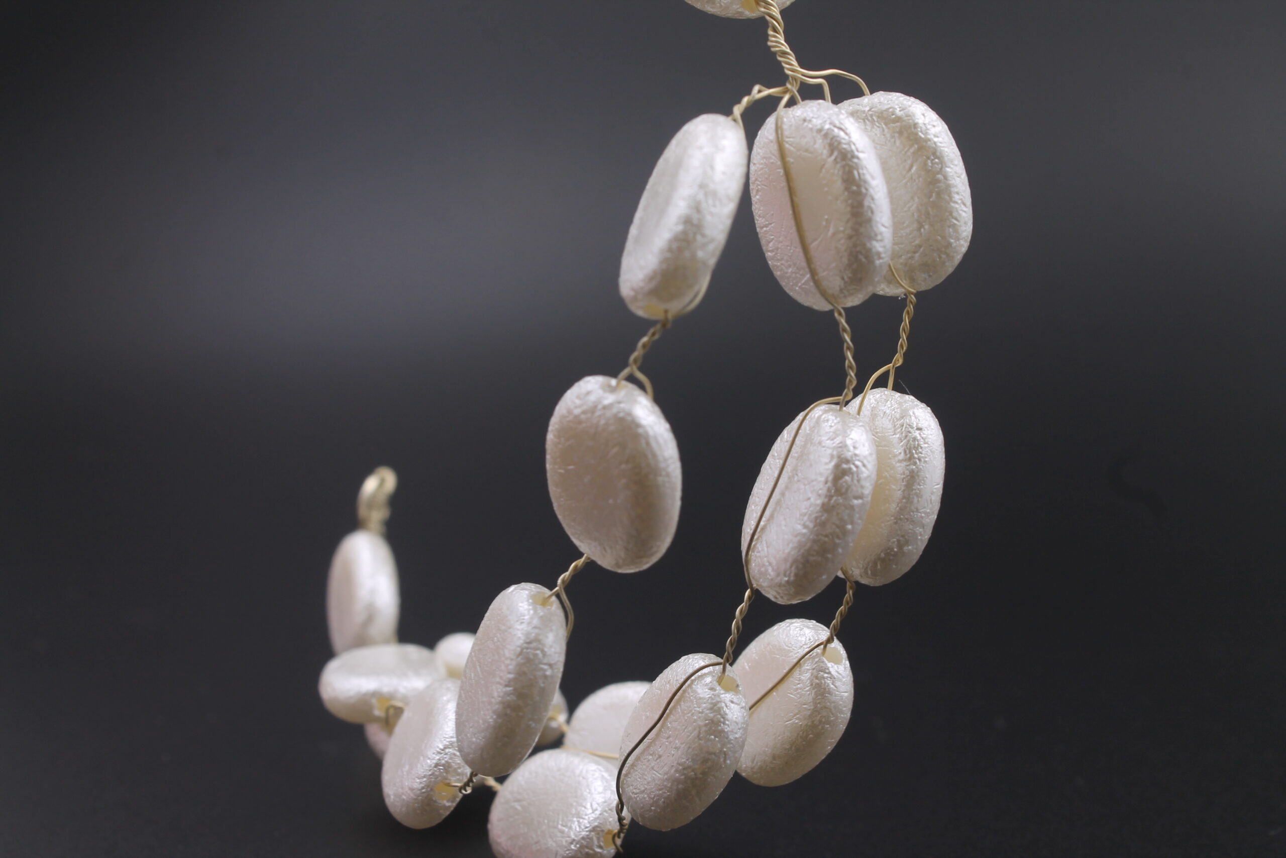 WHITE PEARL MESH BRACELATE - Image 2