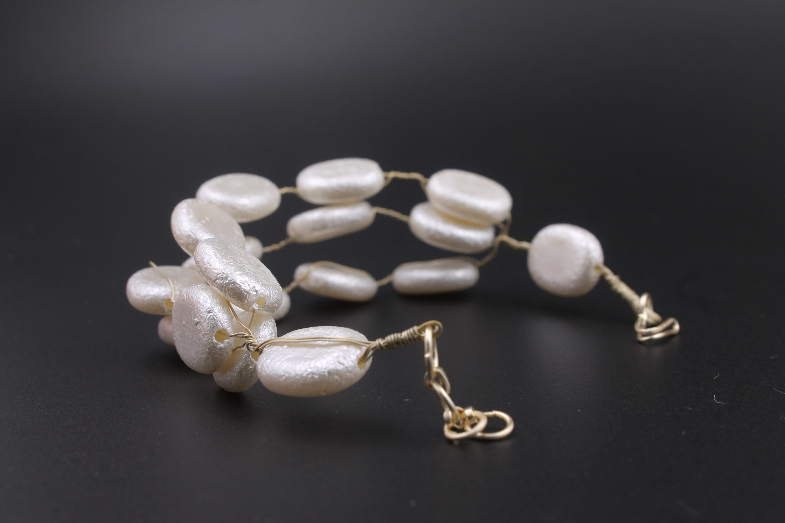 WHITE PEARL MESH BRACELATE - Image 3