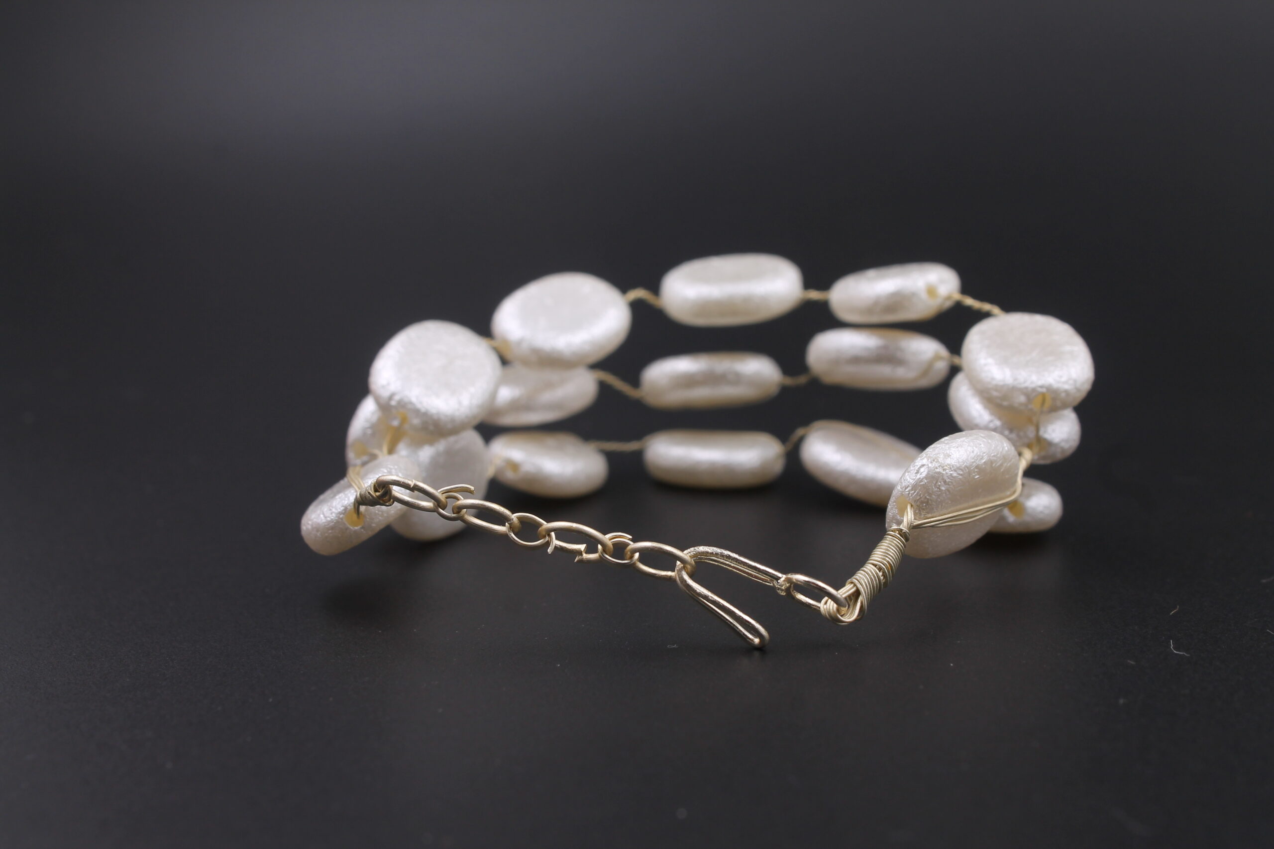 WHITE PEARL MESH BRACELATE - Image 4