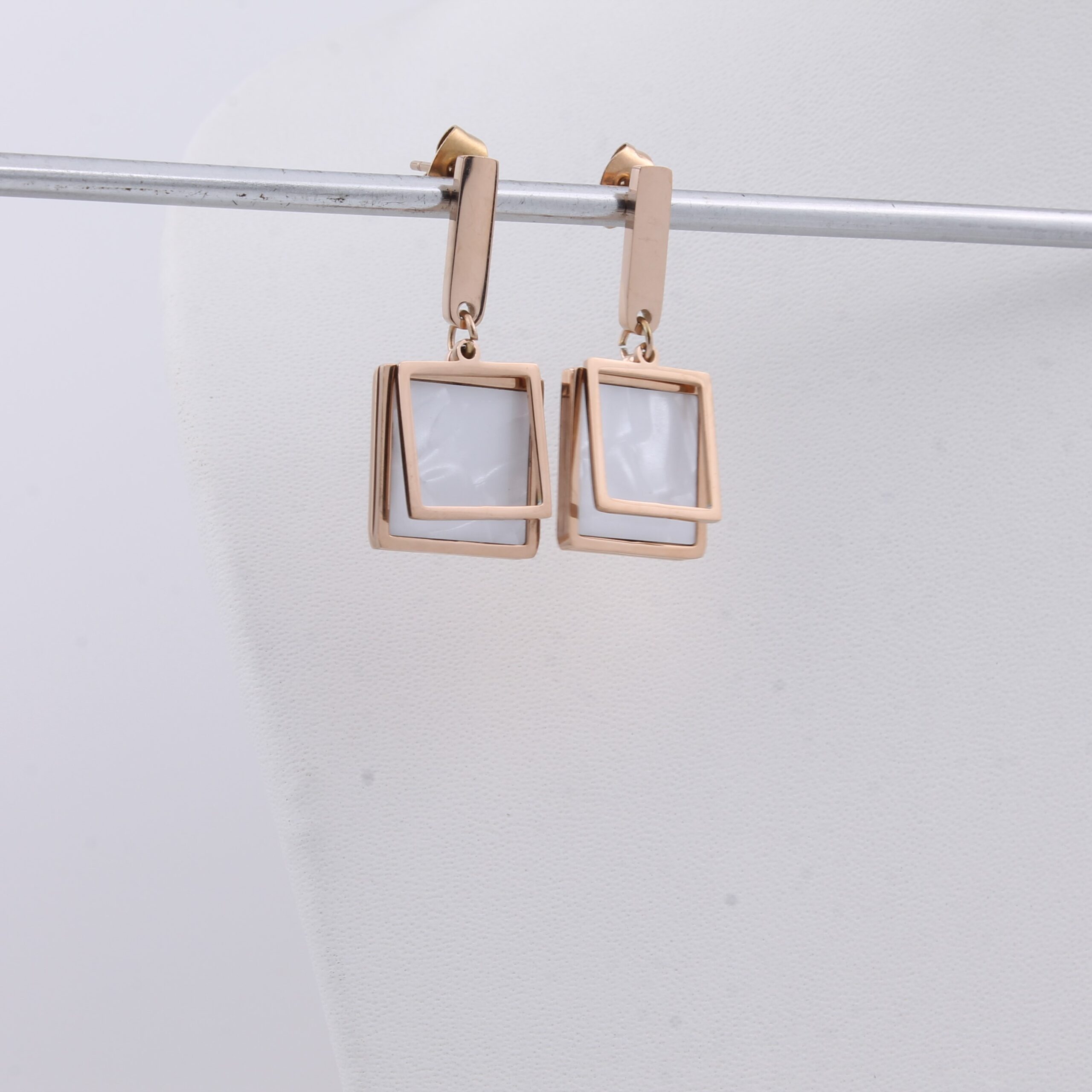 POLISHED BRASS SQUARE DROP EARRING - Image 3