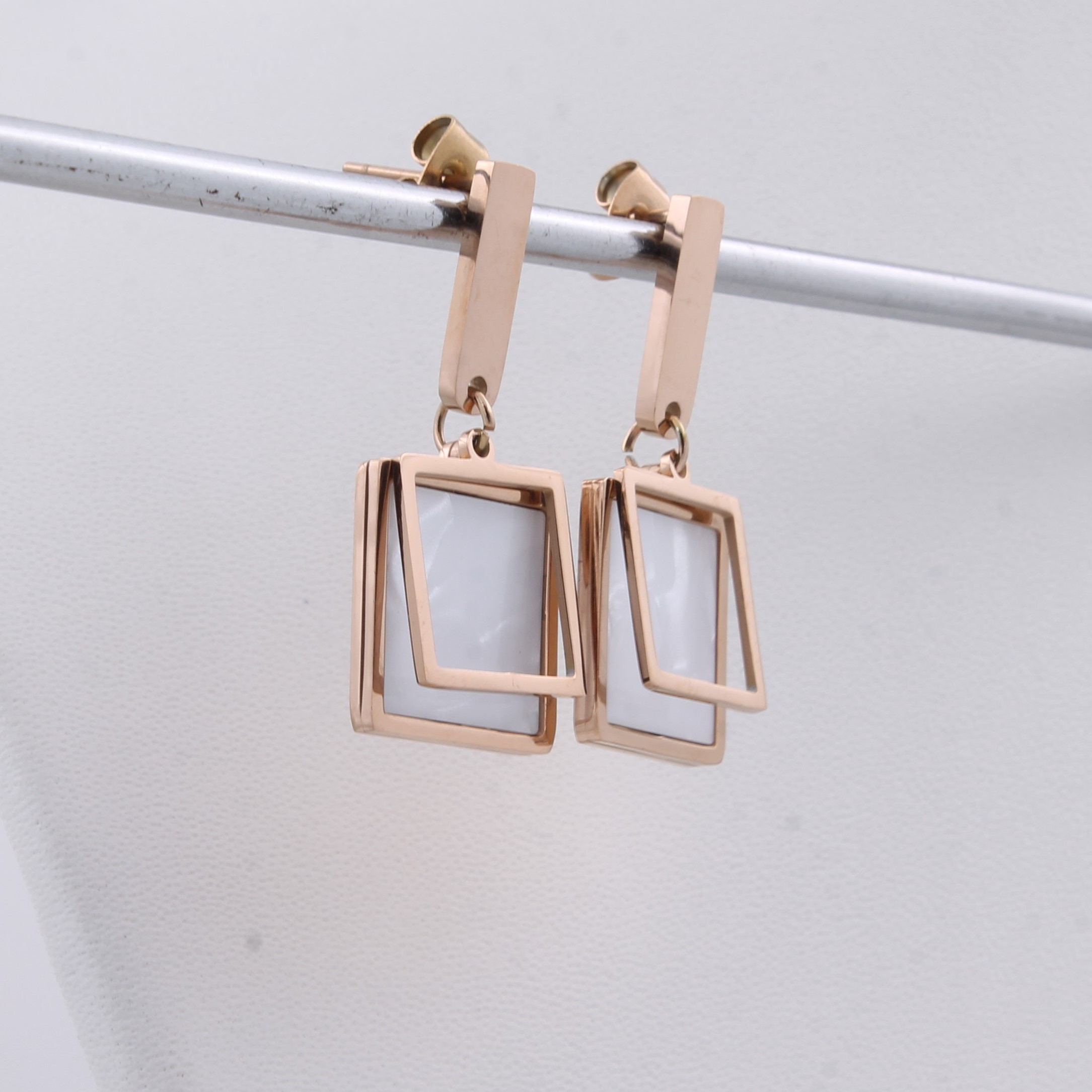 POLISHED BRASS SQUARE DROP EARRING - Image 2